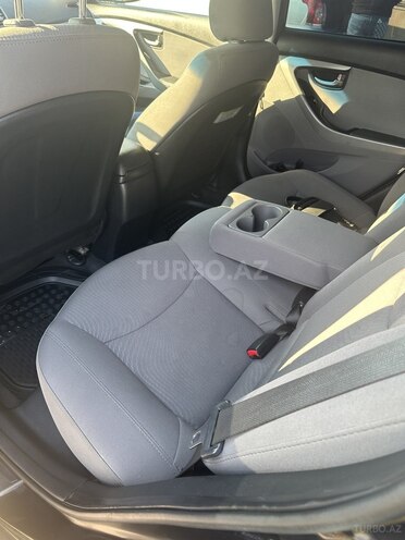 Hyundai Elantra-11