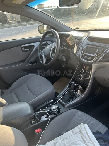 Hyundai Elantra-8