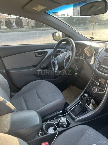 Hyundai Elantra-7