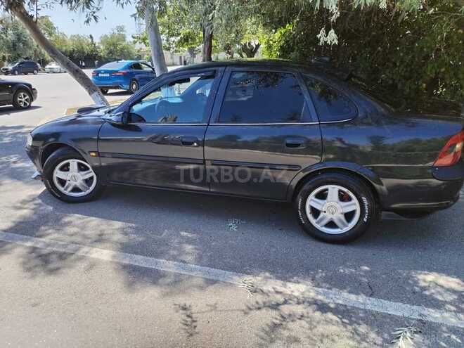 Opel Vectra 1996, 150,000 km - 1.8 l - Qax
