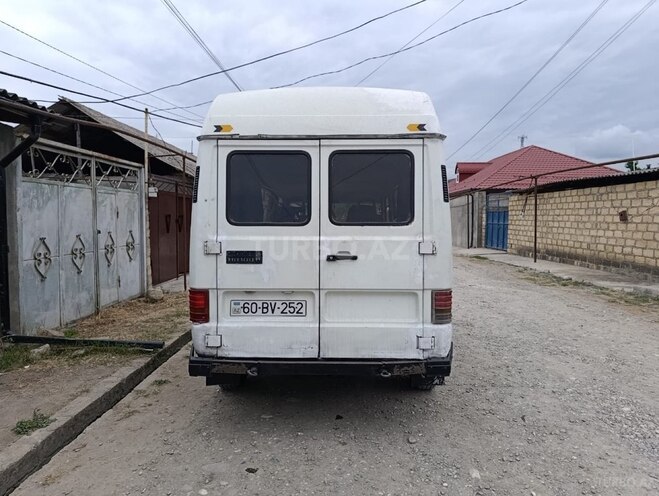 Mercedes 100 1992, 500,000 km - 2.5 л - Quba