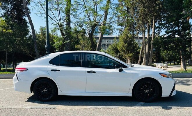 Toyota Camry-13