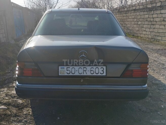 Mercedes E 220 d 1990, 641,680 km - 2.2 l - Xaçmaz