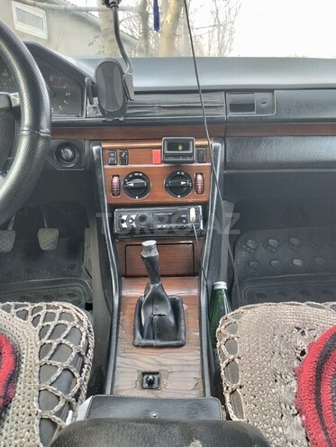 Mercedes E 220 d 1990, 641,680 km - 2.2 l - Xaçmaz