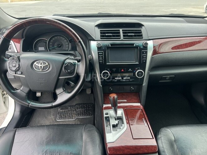 Toyota Camry-7