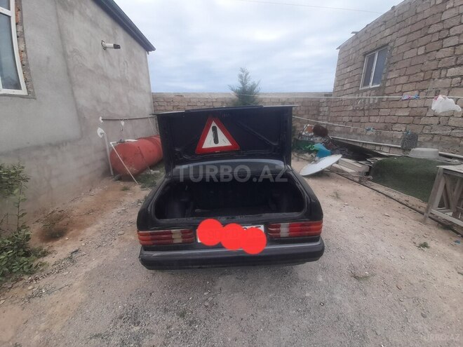 Mercedes 190-8