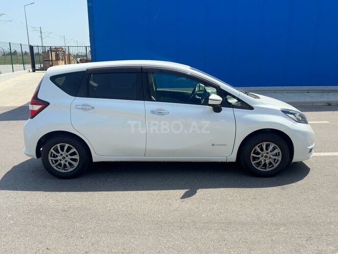 Nissan Note-7
