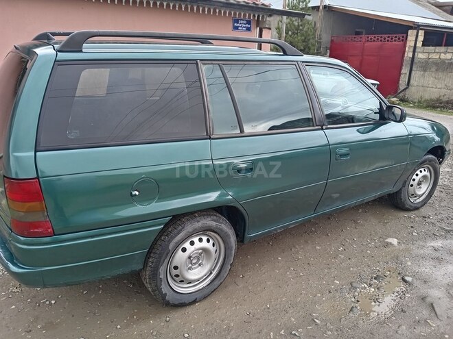 Opel Astra 1996, 250,000 km - 1.6 l - Quba