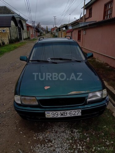 Opel Astra 1996, 250,000 km - 1.6 l - Quba