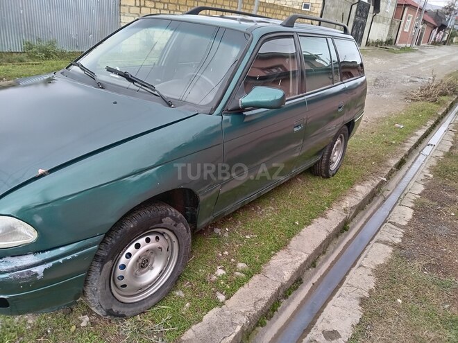 Opel Astra 1996, 250,000 km - 1.6 l - Quba