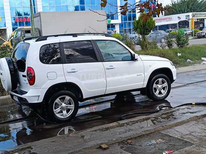 Chevrolet Niva 2014, 90,000 km - 1.7 l - Yardımlı
