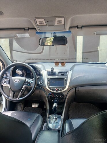 Hyundai Accent 2015, 207,962 km - 1.6 l - Sabirabad