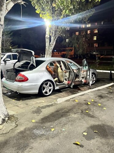 Mercedes E 270 2002, 410,000 km - 2.7 l - Bakı