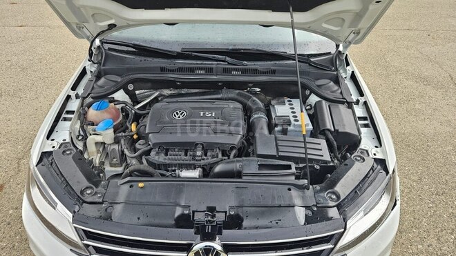 Volkswagen Jetta-11