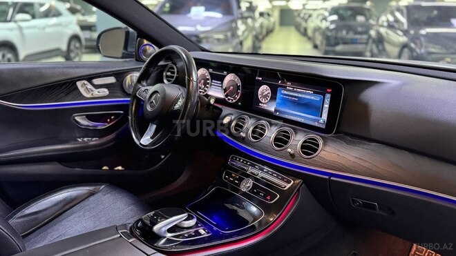 Mercedes E 300-11