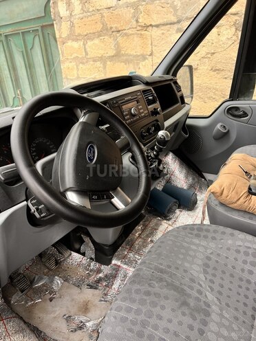 Ford Transit-5