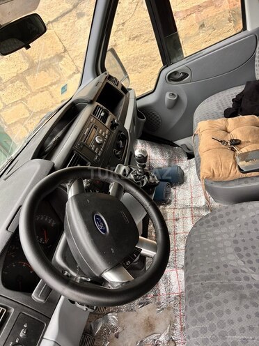 Ford Transit-6