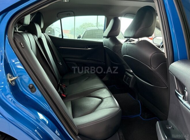 Toyota Camry-13
