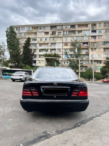 Mercedes E 280 1999, 298,000 km - 2.8 l - Bakı