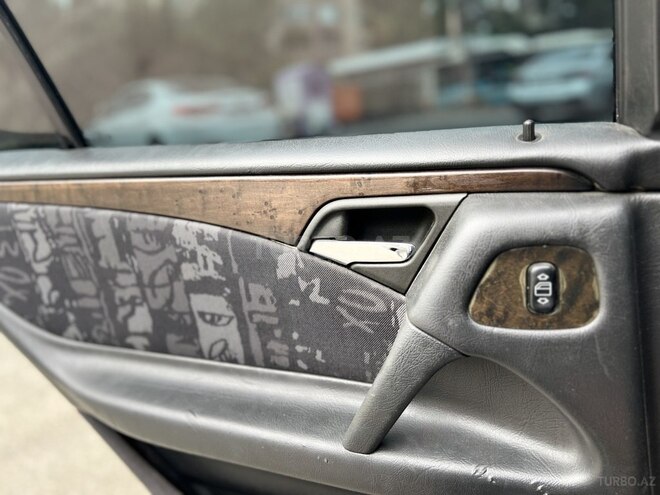 Mercedes E 280 1999, 298,000 km - 2.8 l - Bakı