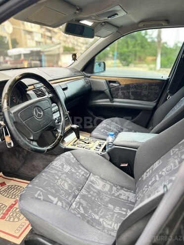 Mercedes E 280 1999, 298,000 km - 2.8 l - Bakı