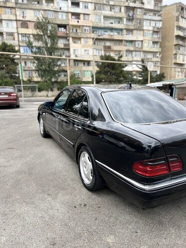 Mercedes E 280 1999, 298,000 km - 2.8 l - Bakı