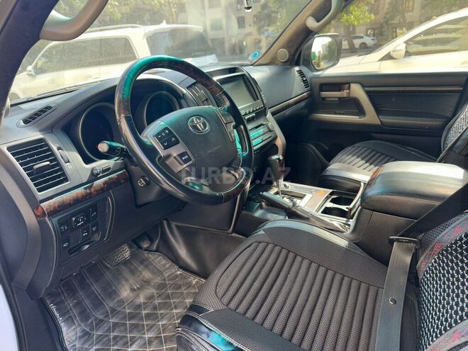 Toyota Land Cruiser-5