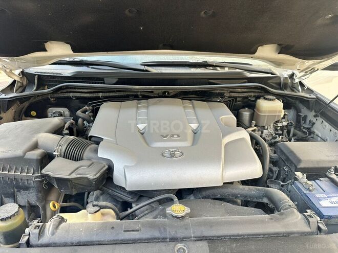 Toyota Land Cruiser-10
