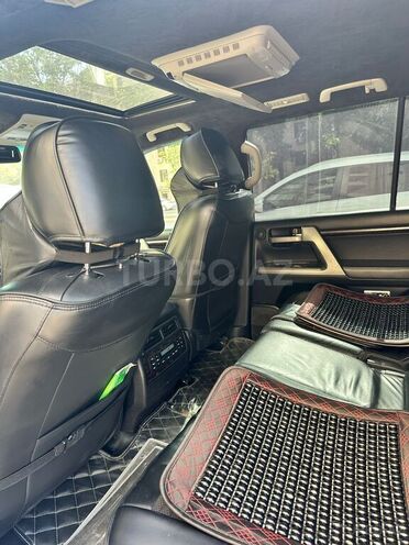 Toyota Land Cruiser-9