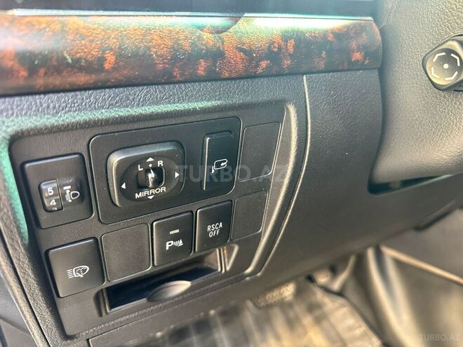 Toyota Land Cruiser-6