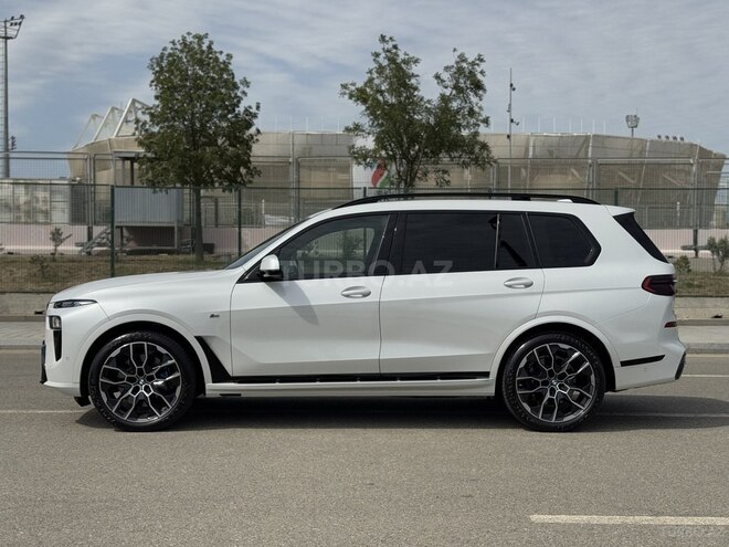 BMW X7-6