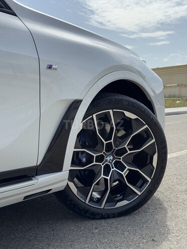 BMW X7-9