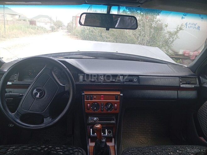 Mercedes E 250 1993, 751,440 km - 2.5 l - Bakı