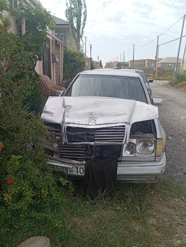 Mercedes E 250 1993, 751,440 km - 2.5 l - Bakı