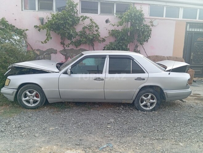 Mercedes E 250 1993, 751,440 km - 2.5 l - Bakı