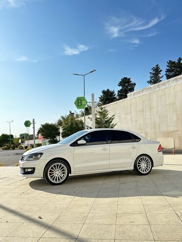 Volkswagen Polo 2018, 198,000 km - 1.6 л - Bakı