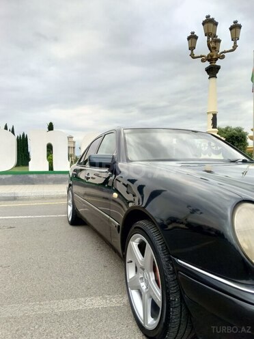 Mercedes E 240 1998, 235,000 km - 2.4 l - Gəncə