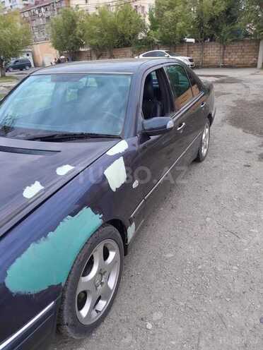 Mercedes E 240 1999, 250,000 km - 2.4 l - Sumqayıt