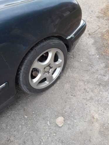 Mercedes E 240 1999, 250,000 km - 2.4 l - Sumqayıt