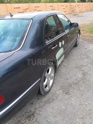 Mercedes E 240 1999, 250,000 km - 2.4 l - Sumqayıt