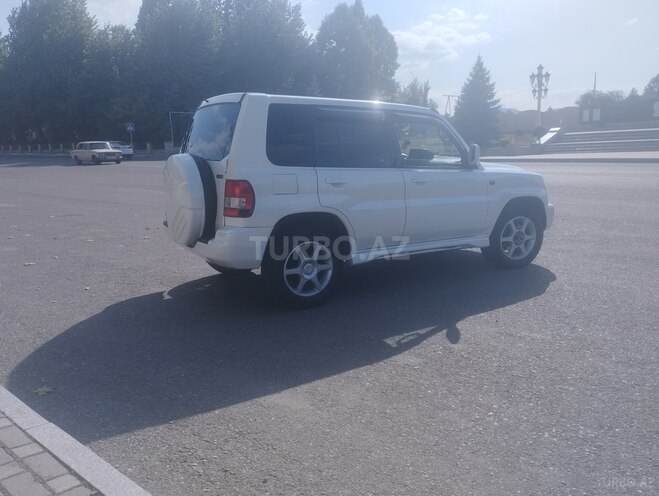 Mitsubishi Pajero io 2000, 231,230 km - 2.0 л - Göygöl