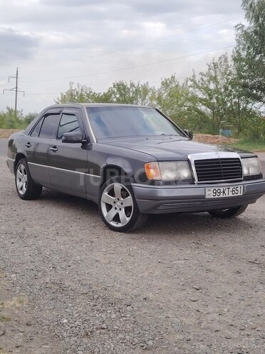 Mercedes E 220 1990, 492,829 km - 2.2 l - Füzuli