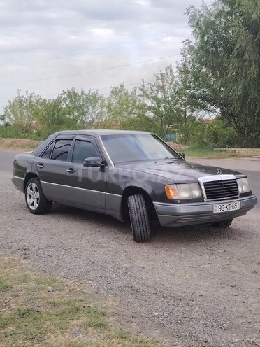 Mercedes E 220 1990, 492,829 km - 2.2 l - Füzuli