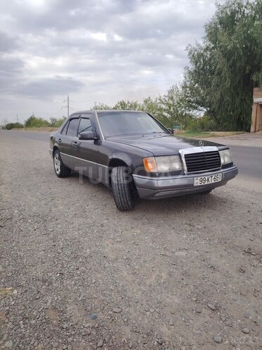 Mercedes E 220 1990, 492,829 km - 2.2 l - Füzuli