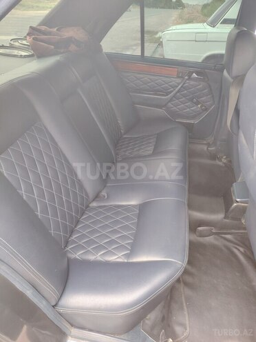 Mercedes E 220 1990, 492,829 km - 2.2 l - Füzuli