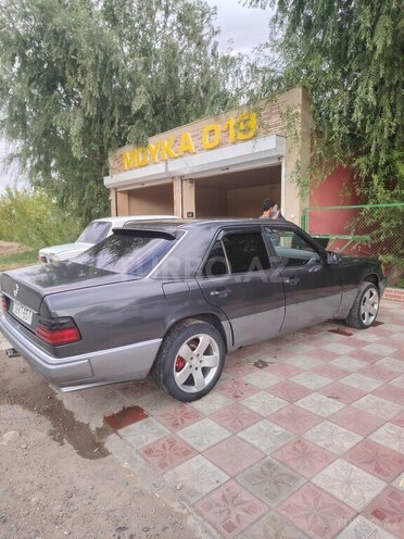 Mercedes E 220 1990, 492,829 km - 2.2 l - Füzuli