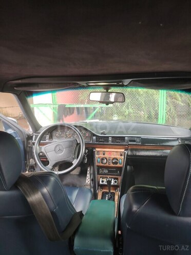 Mercedes E 220 1990, 492,829 km - 2.2 l - Füzuli