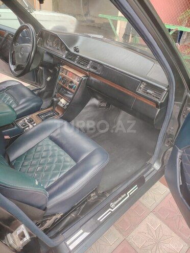 Mercedes E 220 1990, 492,829 km - 2.2 l - Füzuli
