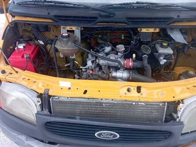 Ford Transit-11