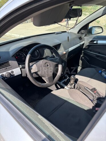 Opel Astra 2006, 300,000 km - 1.3 l - Salyan